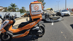 إصابة طفيفة إثر انقلاب مركبة عند مفرق أخيسماخ في اللد