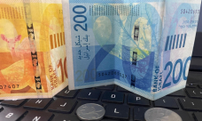 الحكومة تبحث خفض ضريبة القيمة المضافة إلى 17% رغم معارضة وزارة المالية