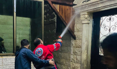 مستوطنون يضرمون النار في مسجد دوما