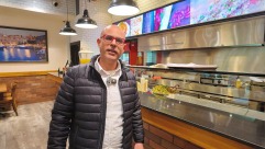 فيديو: مطعم أبو حلوة في يافا… نكهة أصيلة وعروض مستمرة على المشاوي والشاورما