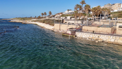 يافا: استمرار المد في شاطئ العجمي للأسبوع الثاني وأضرار في البنى التحتية