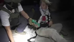 الشرطة ستطلب تمديد اعتقال ناشطة في أسطول ‘الصمود‘ بشبهة عضّها إحدى موظفات السجن