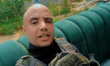 عشيرة الدهيني في الأردن تنفذ عقوبة "الطلوع والتشميس ورفع الحماية" عن غسان الدهيني 