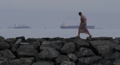 إيران: إغلاق مضيق هرمز بالكامل وناقلات النفط تعود ادراجها