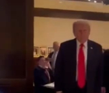 مؤيدون لفلسطين هاجموا ترامب في أحد المطاعم "أنت هتلر العصر الحديث"