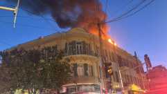 اندلاع حريق في بناية سكنية بسوق الكرمل شمال يافا دون إصابات
