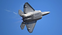 انتشار غير مسبوق: وصول سرب مقاتلات أميركية من طراز F-22 إلى إسرائيل