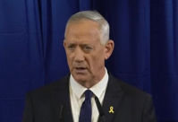 غانتس يدين الاعتداء على سيدة حامل واطفالها من يافا  