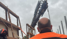 مصرع عامل إثر سقوط جسم ثقيل من شاحنة على شارع 6