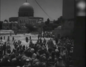 شاهد :فيديو موثق للملك عبدالله الأول بن الحسين في زيارة للمسجد الاقصى عام 1951