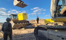 "هآرتس": الجيش  الإسرائيلي يعزز وجوده في "الخط الأصفر" بقطاع غزة ويحوّله إلى واقع دائم