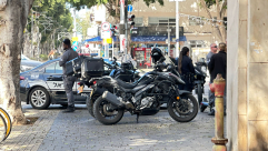 حواجز لشرطة السير في يافا وتوقيف راكبي الدراجات واعتقال شاب