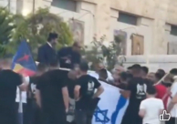 فيديو: عناصر من "جنود الرب" يعتدون على كنيسة البشارة الأرثوذكسية في الناصرة