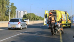 الرملة: إصابة خطرة لراكب دراجة كهربائية بحادث طرق 
