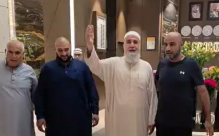 بعد إتمام مناسك الحج.. حجاج من الناصرة ينشدون الأناشيد الدينية في المدينة المنورة