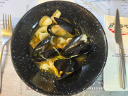 الأجواء الشتوية تكتمل مع شوربة فواكه البحر في مطعم أفلوكا .. دفء الطعم في ذروة المنخفض