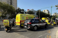 إصابة حرجة لراكب دراجة كهربائية بحادث طرق في تل ابيب