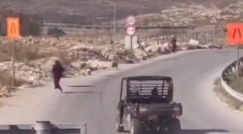 شاهد: مستوطن يحاول دهس مواطنة جنوب شرق بيت لحم