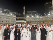 الحجاج يؤدون مناسك العمرة في أجواء إيمانية وروحانية 