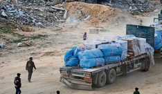 سيوزع بنفسه ..جيش الاحتلال يستعد لاستئناف المساعدات إلى غزة