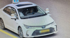 ضبط معلم سياقة وطالبه يستخدمان الهاتف أثناء درس سياقة في الشمال