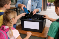 حظر استخدام الهواتف الذكية في المدارس الابتدائية في البلاد ابتداءً من الإثنين المقبل