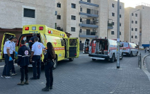 مصابان بحالة خطيرة خلال شجار بالمحكمة في بئر السبع