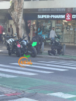 اعتقال شابين (راكبي دراجة نارية) في شارع ديزنغوف بتل ابيب بعد التنكيل بهم والاعتداء عليهم دون معرفة الاسباب 