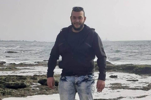 كان متوجهًا إلى الملجأ فأصيب بنوبة قلبية- وفاة الشاب مفلح محمّد عمّاش (26 عامًا) من جسر الزرقاء